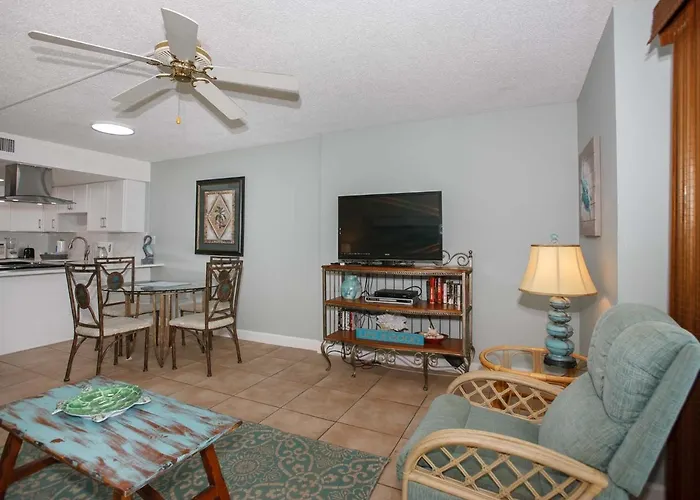 Clearwater 1c By Albvr - Beautiful Beachfront Views! Great Location!