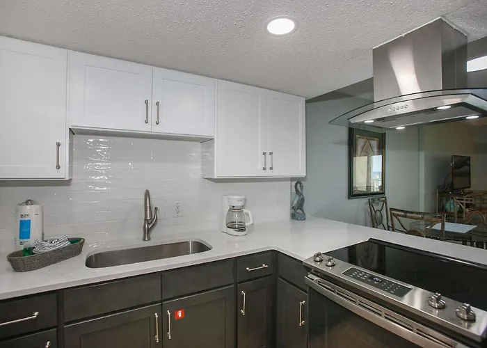 Clearwater 1c By Albvr - Beautiful Beachfront Views! Great Location!